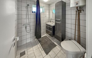 Shower, hair dryer - Lovely home in Dannemare with WiFi (Dannemare)