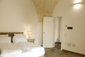 Bureau, Wi-Fi gratuit, draps fournis