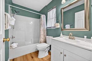 Dusche, Handtücher, Shampoo