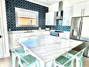 Full-size fridge, microwave - Coconut Bay Bahamas (Salt Pond)