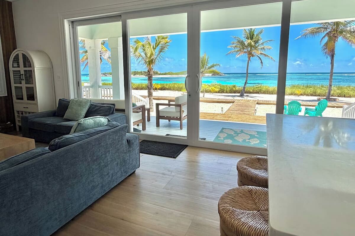 Villa superior, vista a la playa | Área de sala de estar