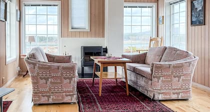 2 bedroom beautiful home in Indre Nerøy