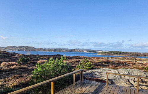 Schönes Haus mit 2 Schlafzimmern in Indre Nerøy