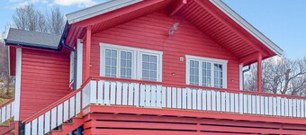 Cozy home in Botenhamn with house a mountain view