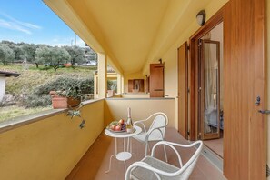 Property grounds - Residence La Perla - Apt 36, Monte Isola, Italy (Monte Isola)