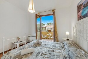 1 bedroom, free WiFi, bed sheets - Residence La Perla - Apt 35, Monte Isola, Italy (Monte Isola)