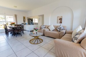 TV - Coastal Comfort | Patio | Pool | Sea Views (Margate)