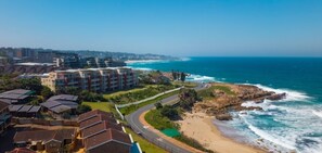 On the beach - Coastal Comfort | Patio | Pool | Sea Views (Margate)