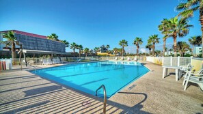 House (6 Bedrooms) | Interior - Sleeps 18 2 Beachfront Condos, Pool, Pickleball Courts Island Retreat (Port Aransas)