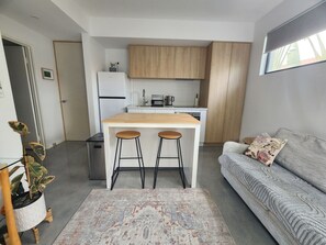 Living area - Private Coastal Retreat | Walk to Cafés, Bars & Beach (Scarborough)