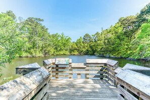 Property grounds - Charming 3-bedroom house with Hot Tub and game room in Kill Devil Hills (Kill Devil Hills)