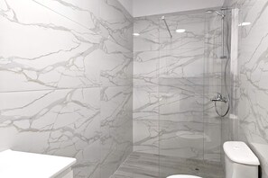 Shower, hair dryer, towels - Ionian Blue Escape 304, Sarandë, Albania (Sarandë)