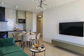 TV - Ionian Blue Escape 304, Sarandë, Albania (Sarandë)