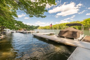 Marina - Lakefront w Dock/Fire Pit, Walk to Honi/Uno (Oakland)