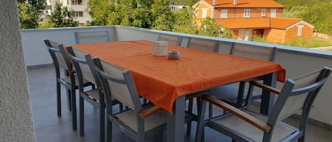 屋外ダイニングエリア