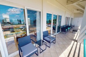 Terrace/patio - Steps from the sea third-floor apartment with shared pool & ocean-view balcony (San Pedro)