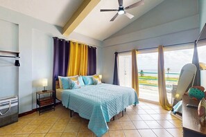 2 bedrooms, iron/ironing board, Internet, bed sheets - Steps from the sea third-floor apartment with shared pool & ocean-view balcony (San Pedro)