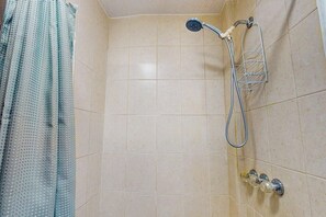 Hair dryer, towels - Steps from the sea third-floor apartment with shared pool & ocean-view balcony (San Pedro)