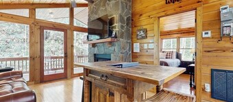 Cozy Cabin w/ Hot Tub in the Nantahala Gorge, Firepit, Fireplace,Patio, W/D