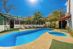 Pool - Enchanting dog-friendly house with a refreshing outdoor pool & jacuzzi (Playas del Coco)