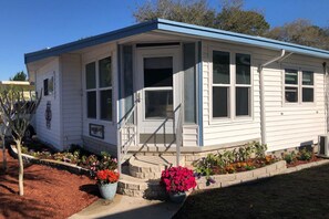 Exterior detail - 
Furn. House May-Jan yearly
• 2-8 Mo Rental
Renter must be 55+ (Largo)