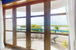 Interior - Tranquil apartment with modern amenities, and serene outdoor pool (San Pedro)