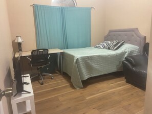 Internet - Separate Entry Room in a Round Rock House near Dell (Round Rock)