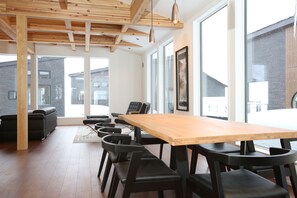 Luxury Villa, Mountain View | Dining