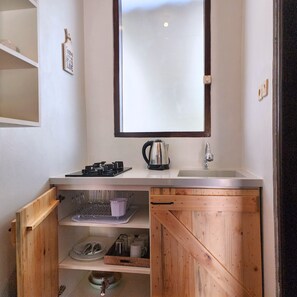 Standard-Apartment, Blick auf den Innenhof | Eigene Küche