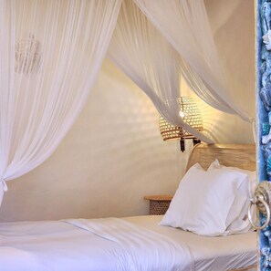 Egyptian cotton sheets, premium bedding, pillow-top beds - Danaya Cottage Ubud (Ubud)