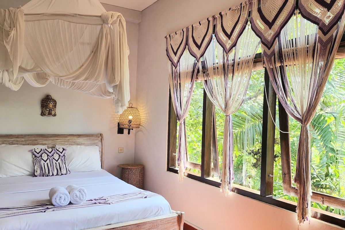 Deluxe Studio, Courtyard View | Egyptian cotton sheets, premium bedding, pillowtop beds, desk