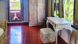Comfort Apartment, Courtyard View | Egyptian cotton sheets, premium bedding, pillowtop beds, desk