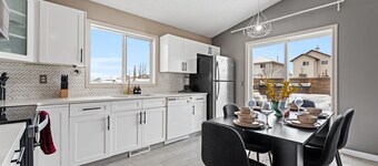 Ultimate 5BR Getaway | Hot Tub • Games • Comfort