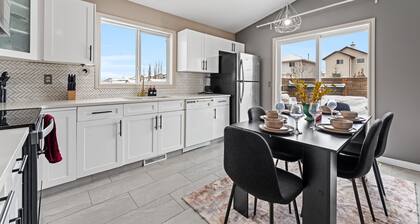 Ultimate 5BR Getaway | Hot Tub âą Games âą Comfort