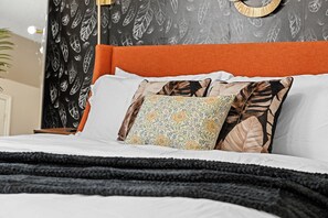 5 Schlafzimmer, Schreibtisch, Bügeleisen/Bügelbrett, WLAN