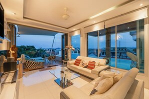 Living area - Seaview Rooftop Pool Villa Near Beach V210 (Rawai)
