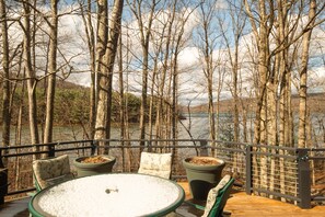 Outdoor dining - 20% Off July-Lakefront w Dock, HotTub, Fenced Yard (Oakland)
