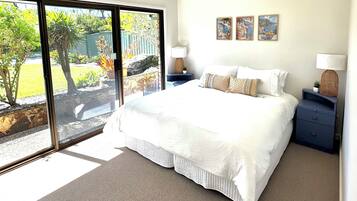Iron/ironing board, Internet, bed sheets