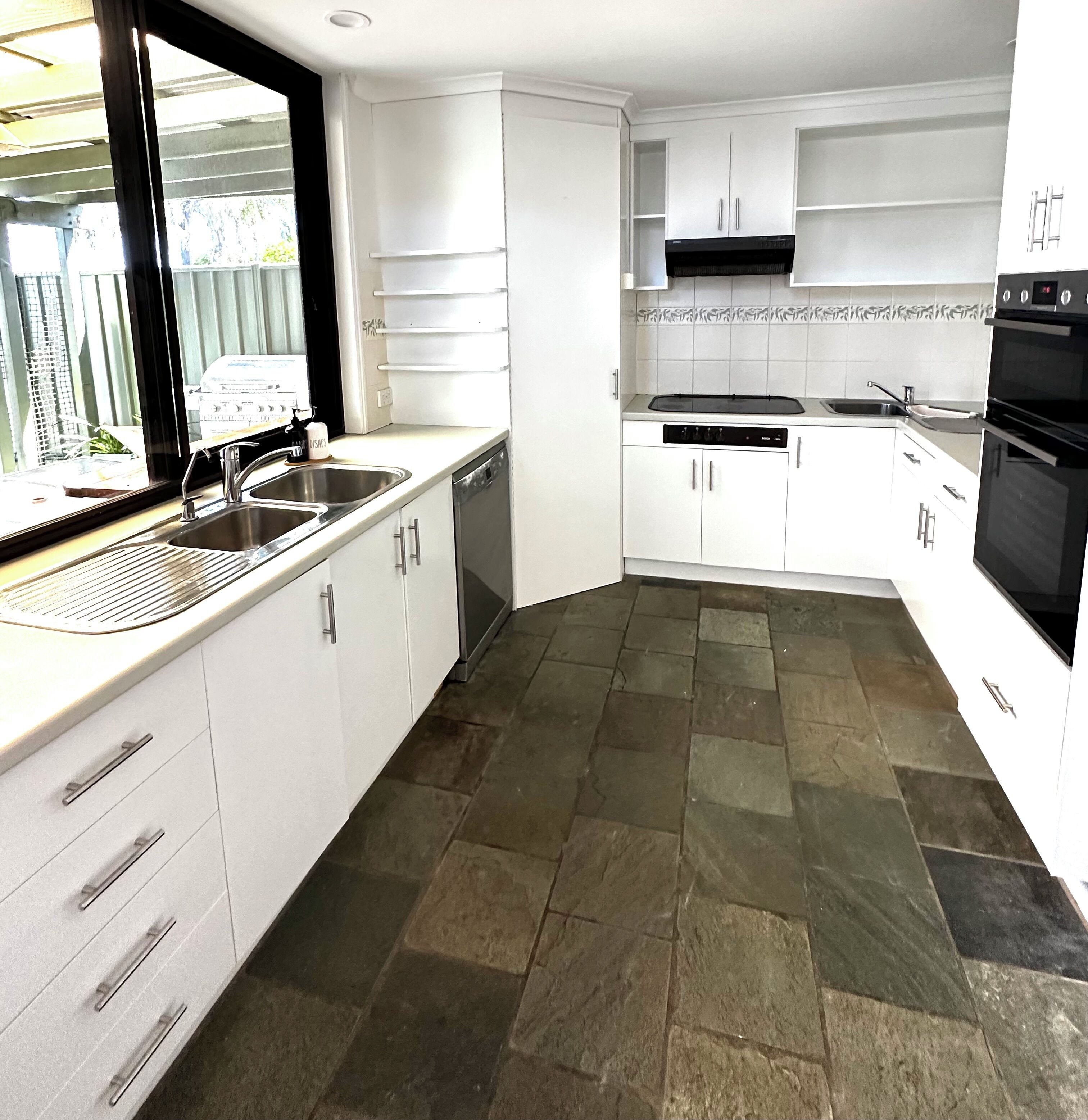 Oven, stovetop, dishwasher