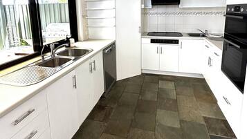 Oven, stovetop, dishwasher