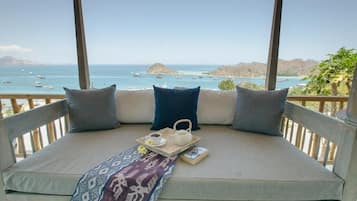 Deluxe Suite, 1 King Bed, Sea View | Property grounds