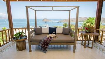 Deluxe Suite, 1 King Bed, Sea View | Property grounds