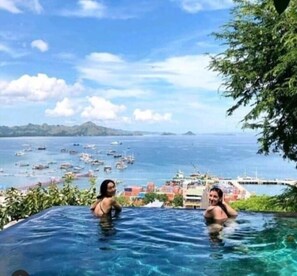 Kolam renang outdoor