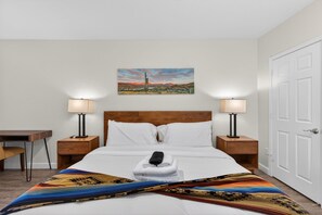 Iron/ironing board, WiFi, bed sheets - Spacious 2BR 2BA Condo Getaway for 6 (Scottsdale)