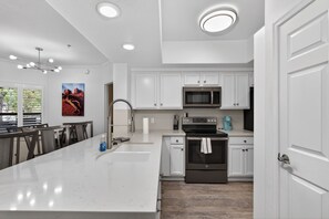 Fridge, microwave, oven, stovetop - Spacious 2BR 2BA Condo Getaway for 6 (Scottsdale)