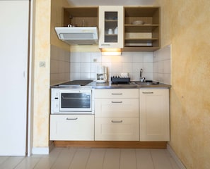 Kühlschrank, Kochgeschirr/Geschirr/Besteck