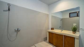 Villa - 3 soveværelser - privat pool - udsigt til pool | Badeværelse | Bruser, gratis toiletartikler, hårtørrer, håndklæder