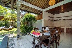 Outdoor dining - Villa Kori Bali Kubu Seminyak (Badung)