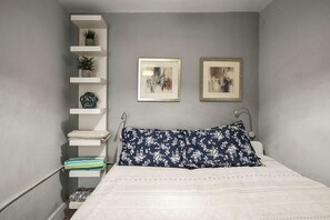 WiFi, bed sheets - Cozy studio | AC | High-Speed WiFi (San Juan)