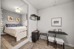 Room - Great Location  | Cozy Studio | WiFi and AC (San Juan)